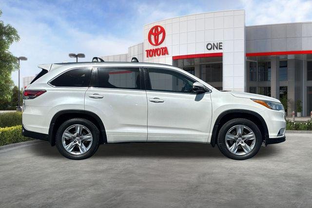 Certified Used 2016 BLIZZARD PEARL Toyota  image 3