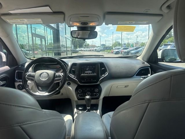 Used 2021 Bright White Clearcoat Jeep Latitude Lux image 12