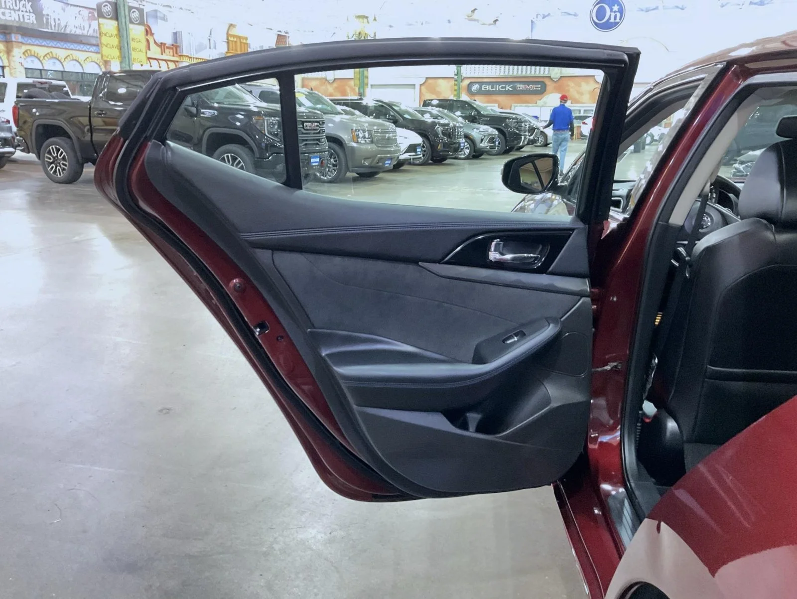 Certified Used 2016 Red Nissan SR image 20