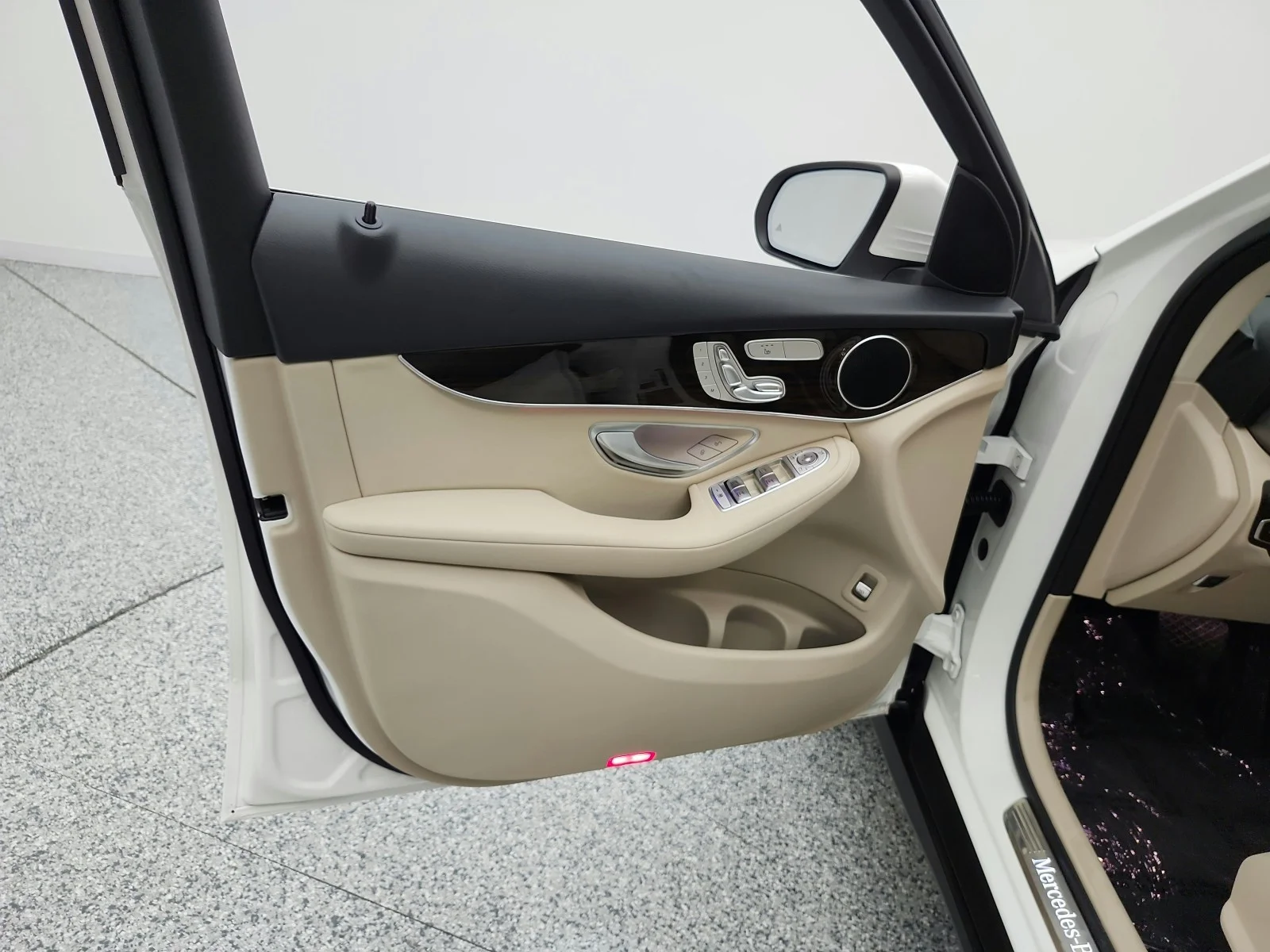 Used 2020 Polar White Mercedes-Benz GLC 300 image 15