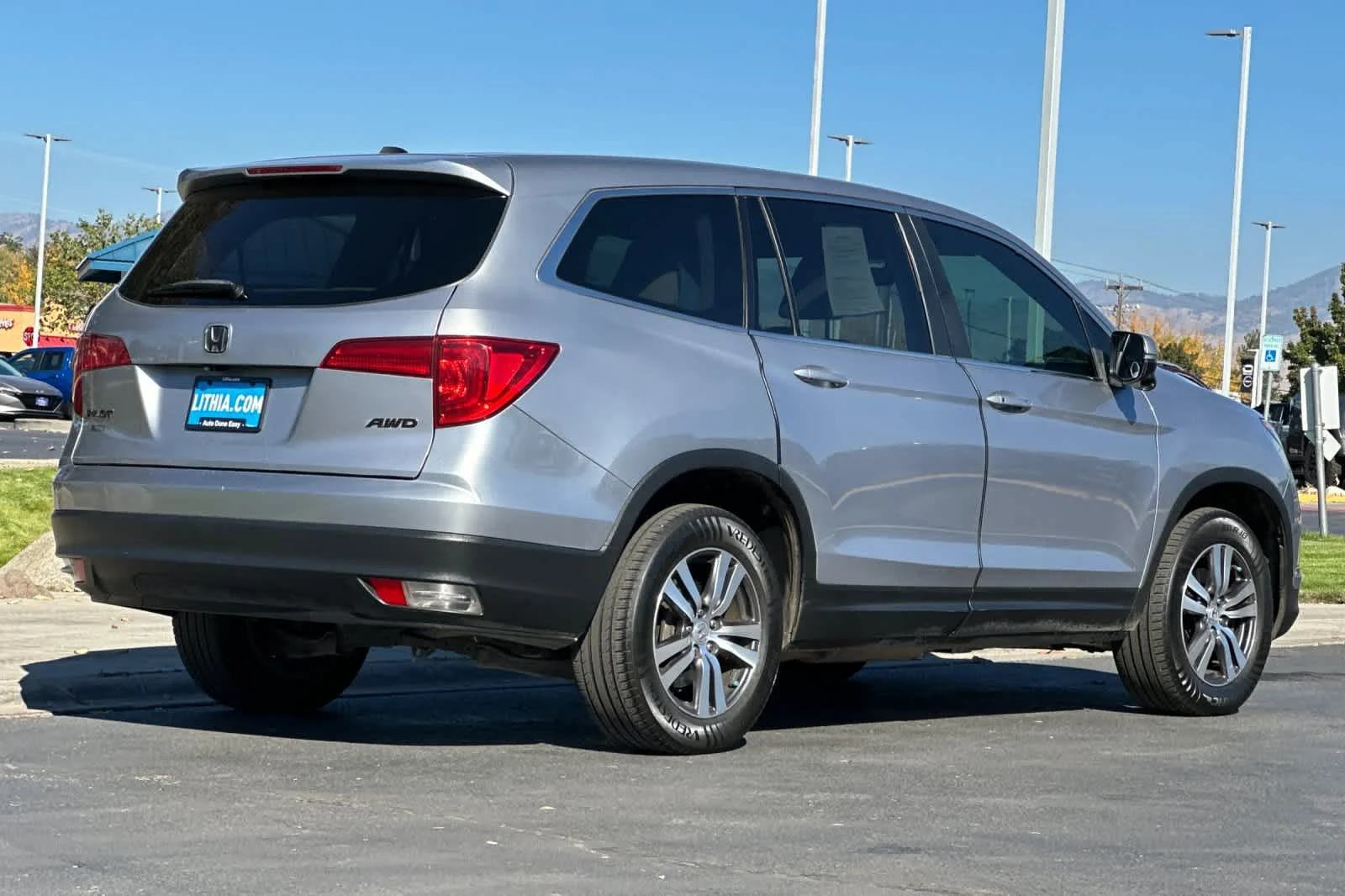 Used 2018  Honda EX image 2