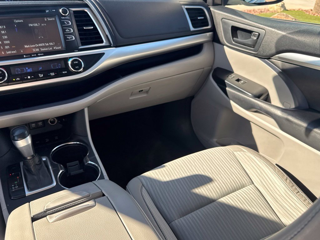 2018 Toyota Highlander LE Plus - Photo 17