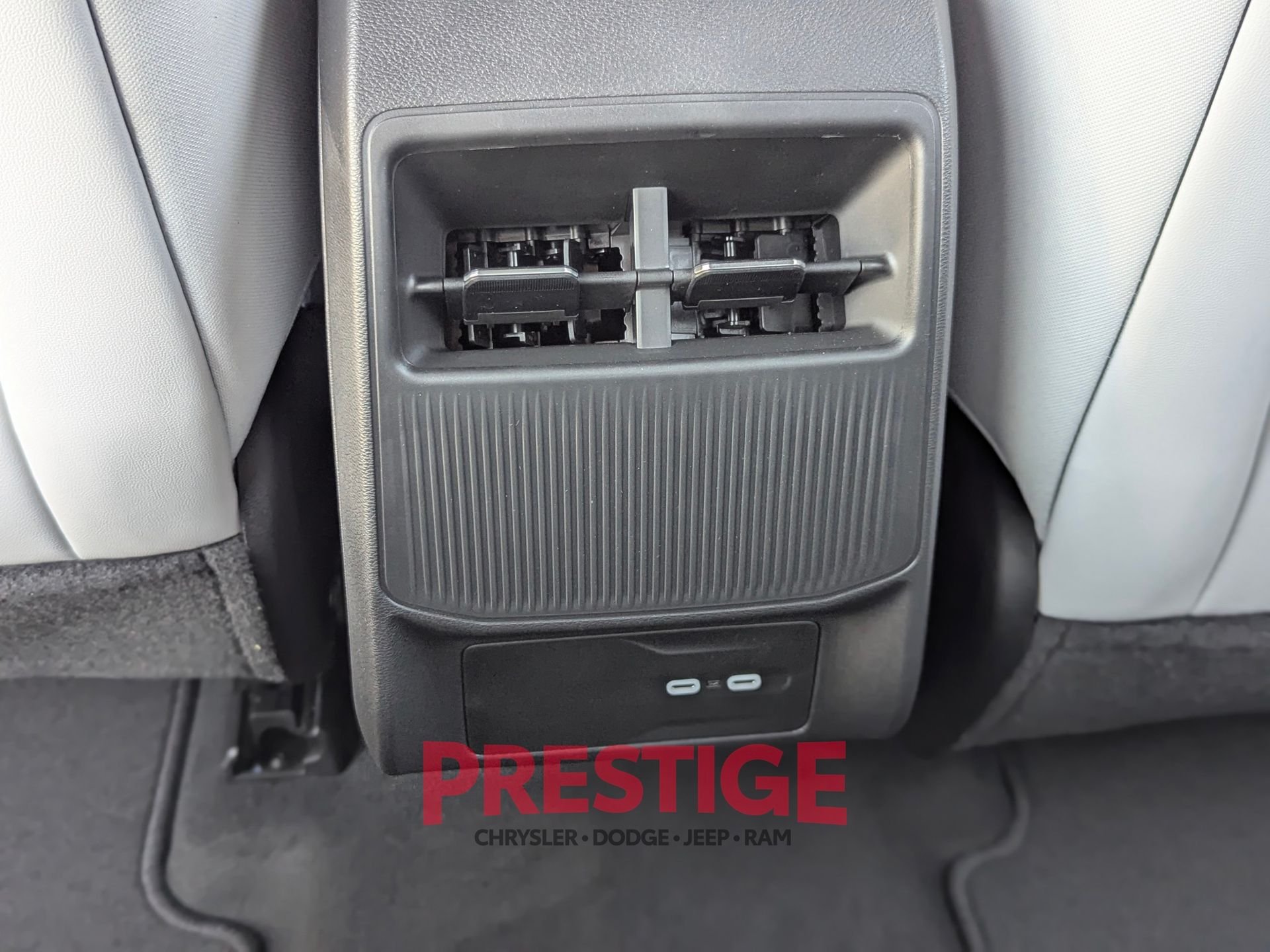 New 2026 Diamond Black Crystal Pearl-Coat Exterior Paint Jeep Limited image 25