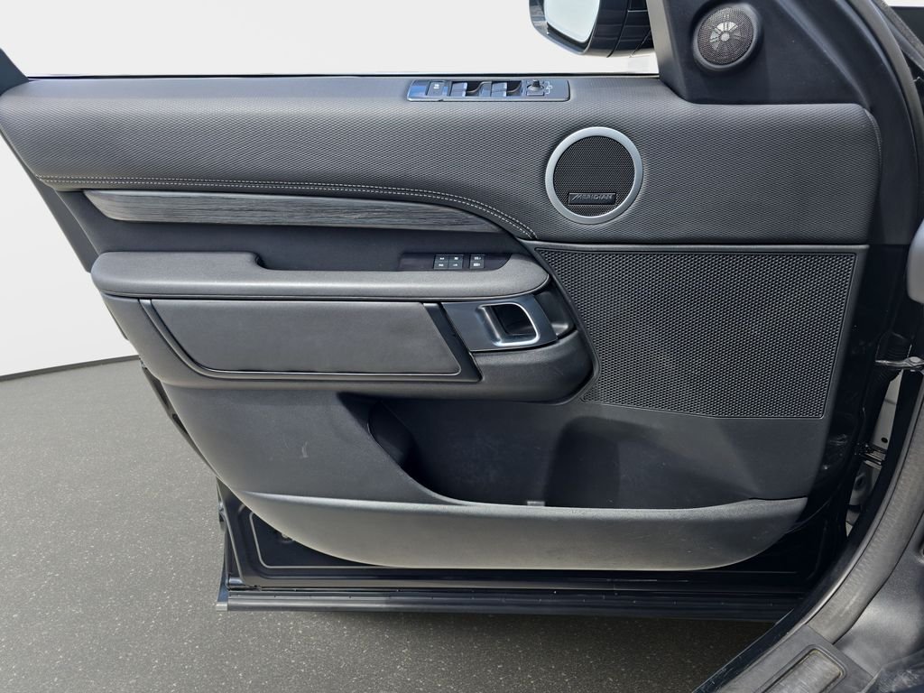 Used 2023 Black Land Rover S R-Dynamic image 29