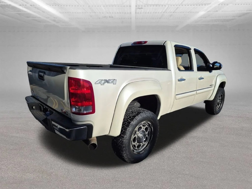 Used 2011 White GMC SLT image 15