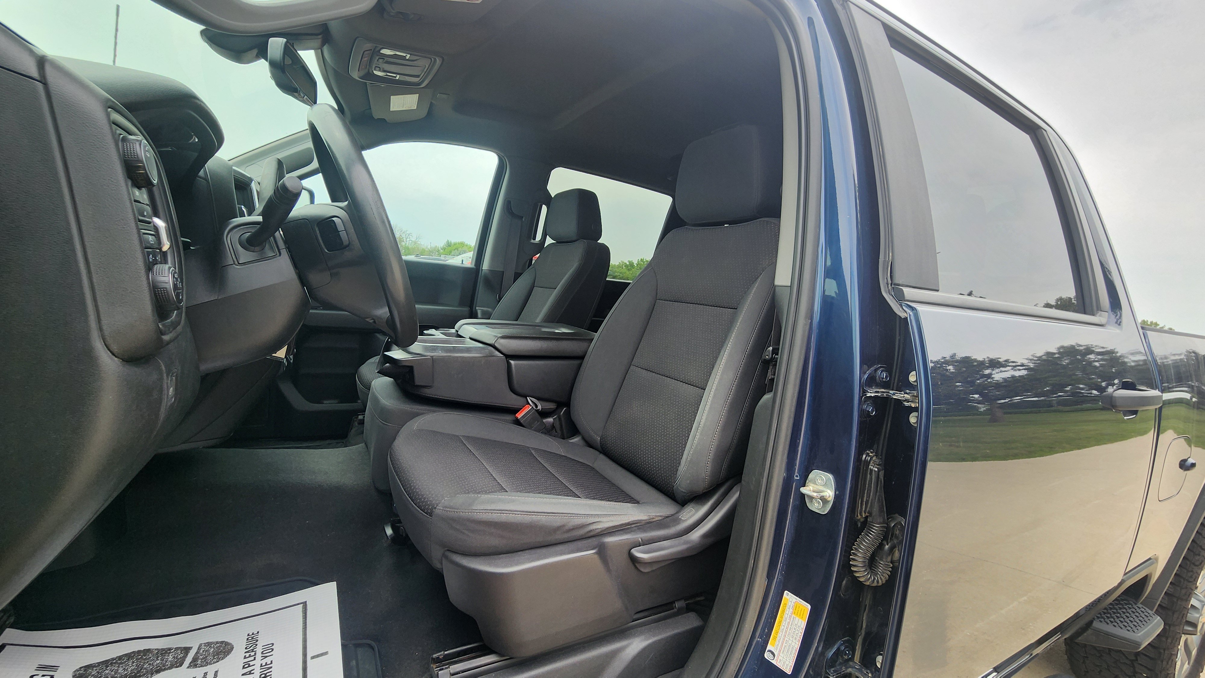 Used 2022 Northsky Blue Metallic Chevrolet Custom image 12