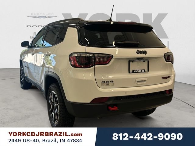 New 2026 Bright White Clear-Coat Exterior Paint Jeep Trailhawk image 3