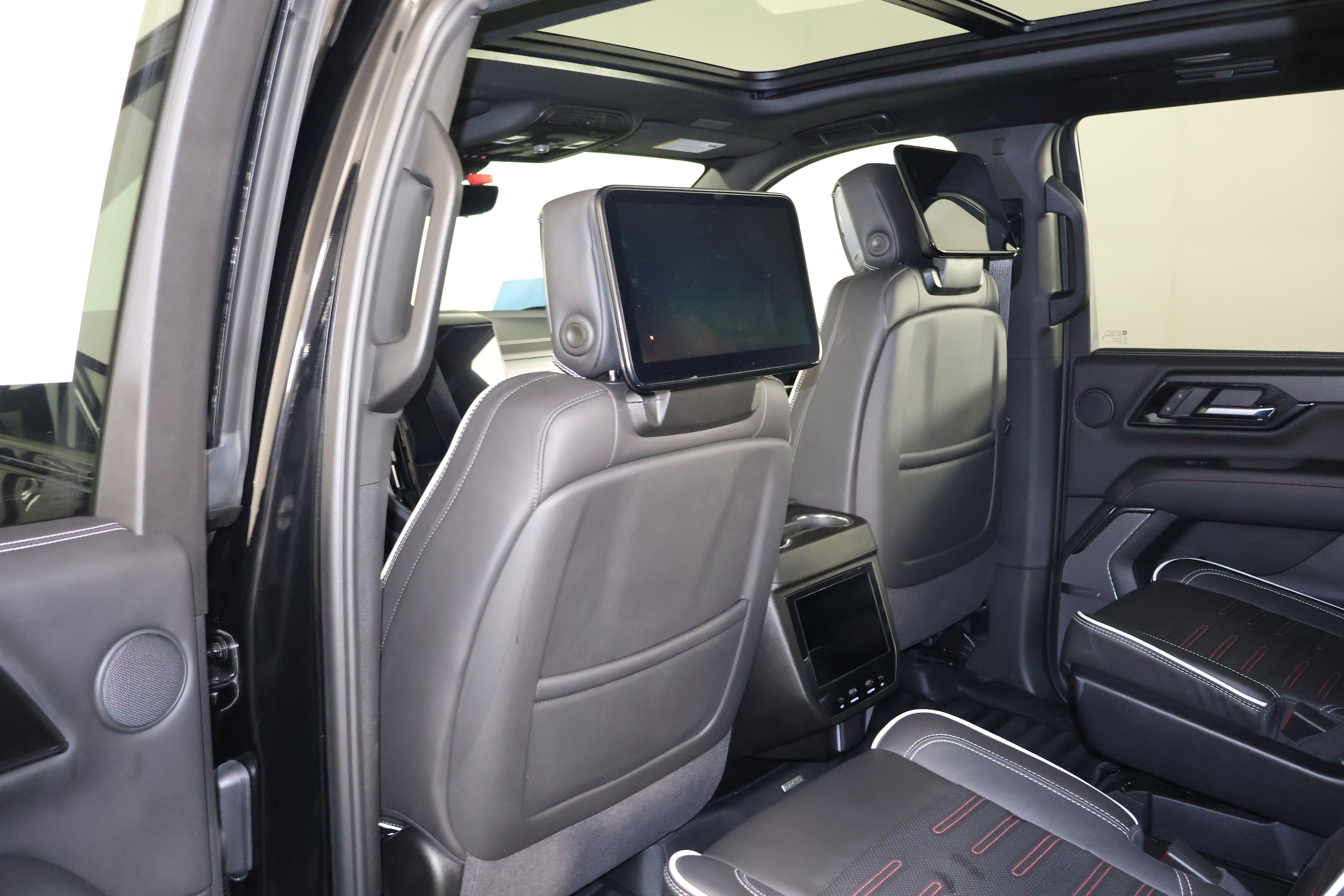 2025 GMC Yukon AT4 Ultimate - Photo 52