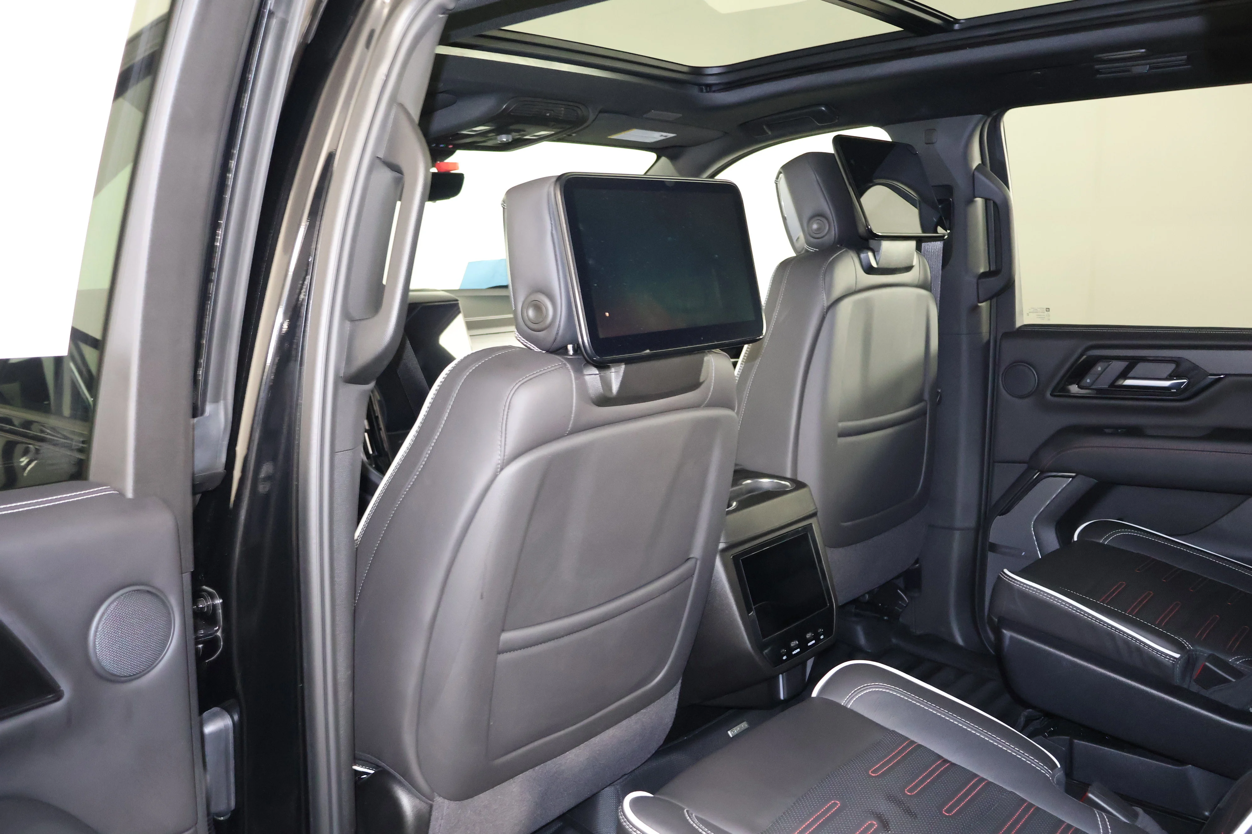 2025 GMC Yukon AT4 Ultimate - Photo 52