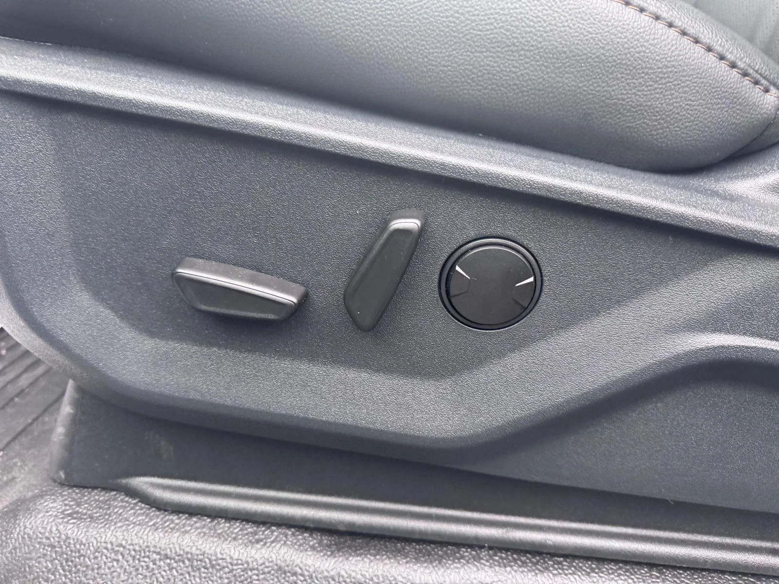 Used 2026 Glacier Gray Metallic Tri-Coat Ford Lariat image 13