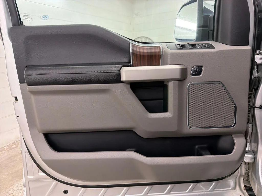 Used 2015 Silver Ford Lariat image 14