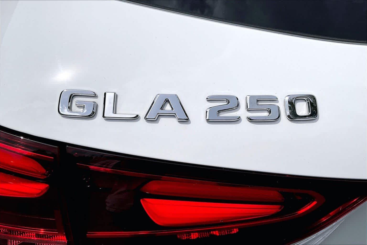 Used 2024 Polar White Mercedes-Benz GLA 250 image 10
