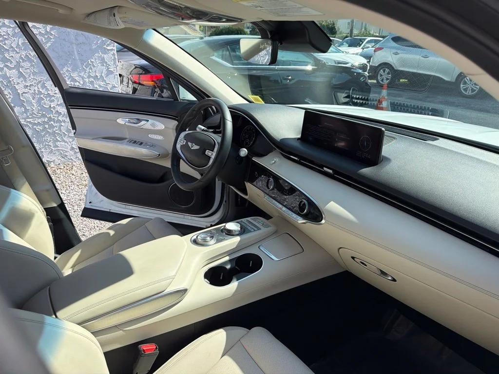 Used 2024 White Genesis 2.5T image 17