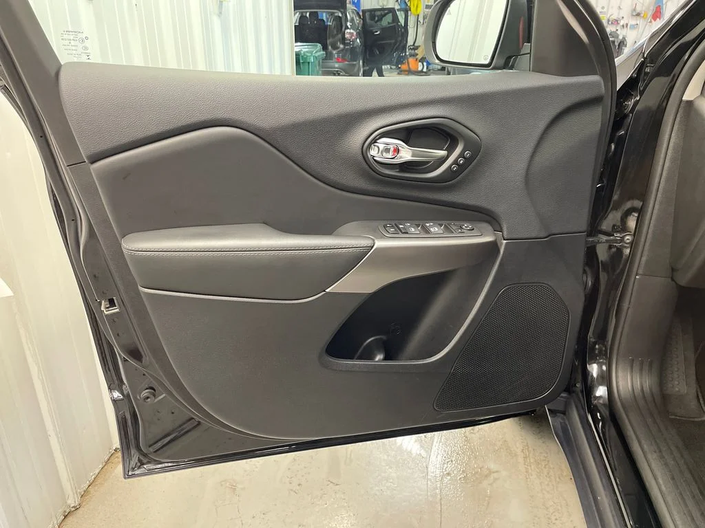 Certified Used 2022 Black Jeep Limited image 15