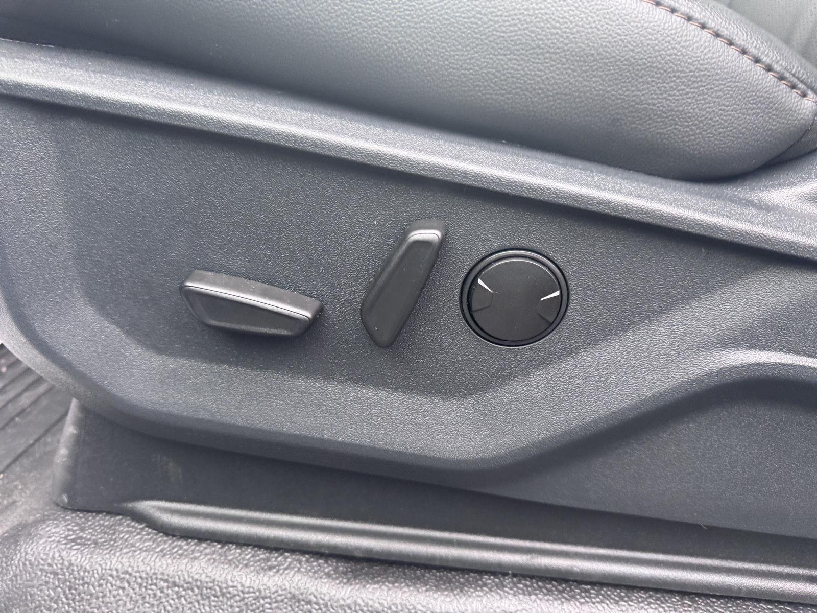 Used 2026 Glacier Gray Metallic Tri-Coat Ford Lariat image 13