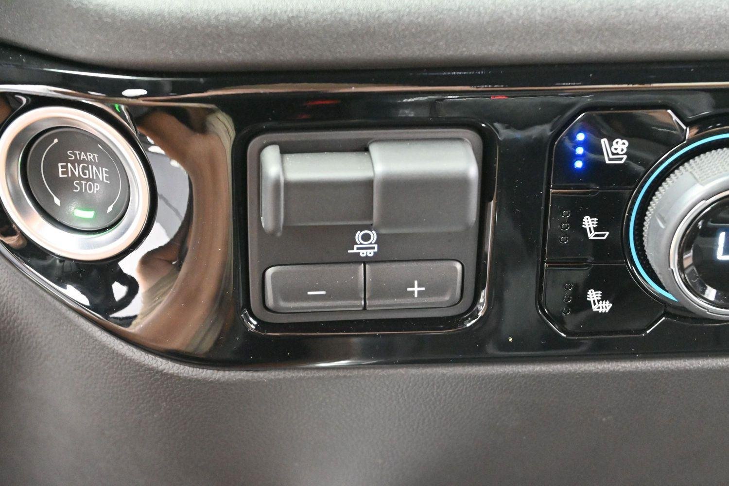 Used 2025 Black Chevrolet High Country image 26