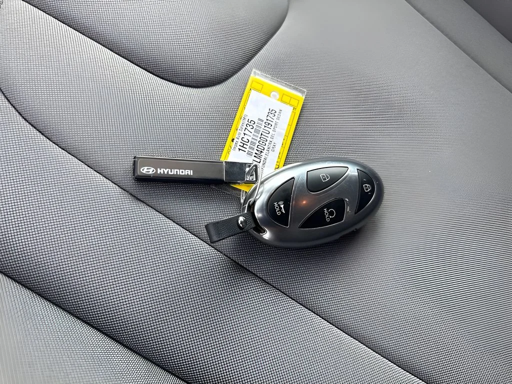 Used 2026 Gray Hyundai SEL Sport image 17