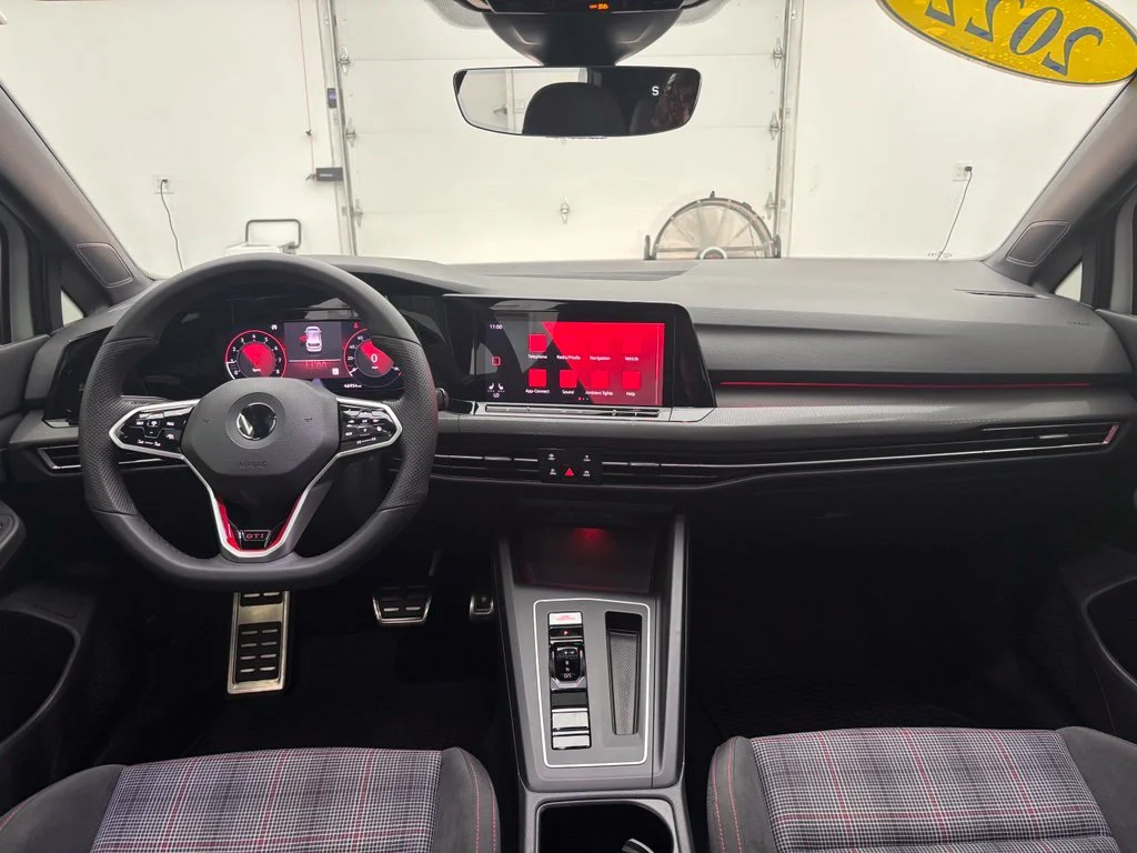 Used 2022 White Volkswagen 2.0T SE image 4