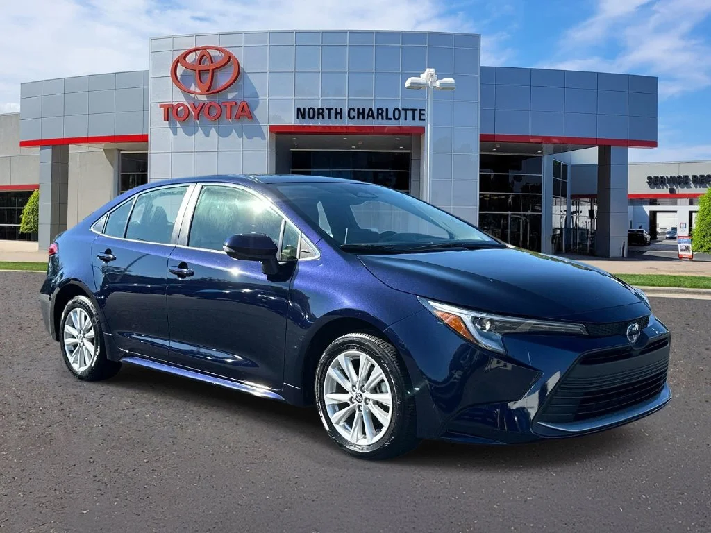 Certified Used 2025  Toyota XLE image 9