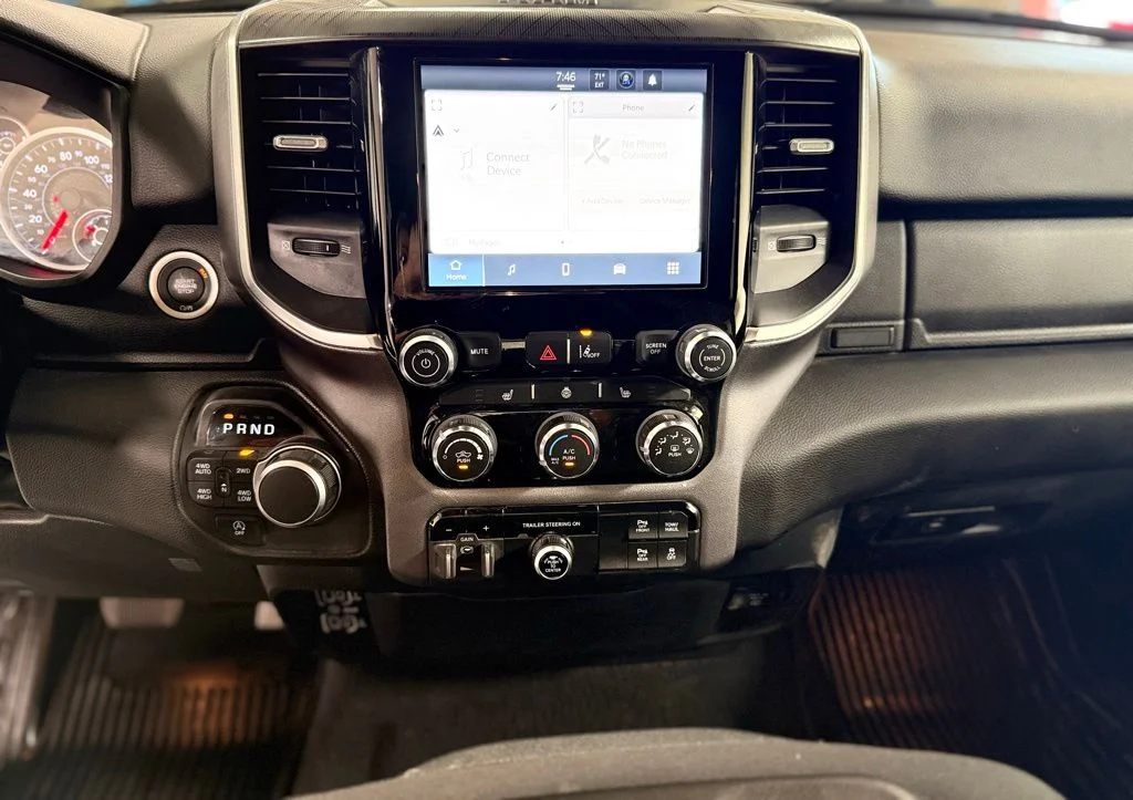 Used 2025 White Ram Big Horn/Lone Star image 17