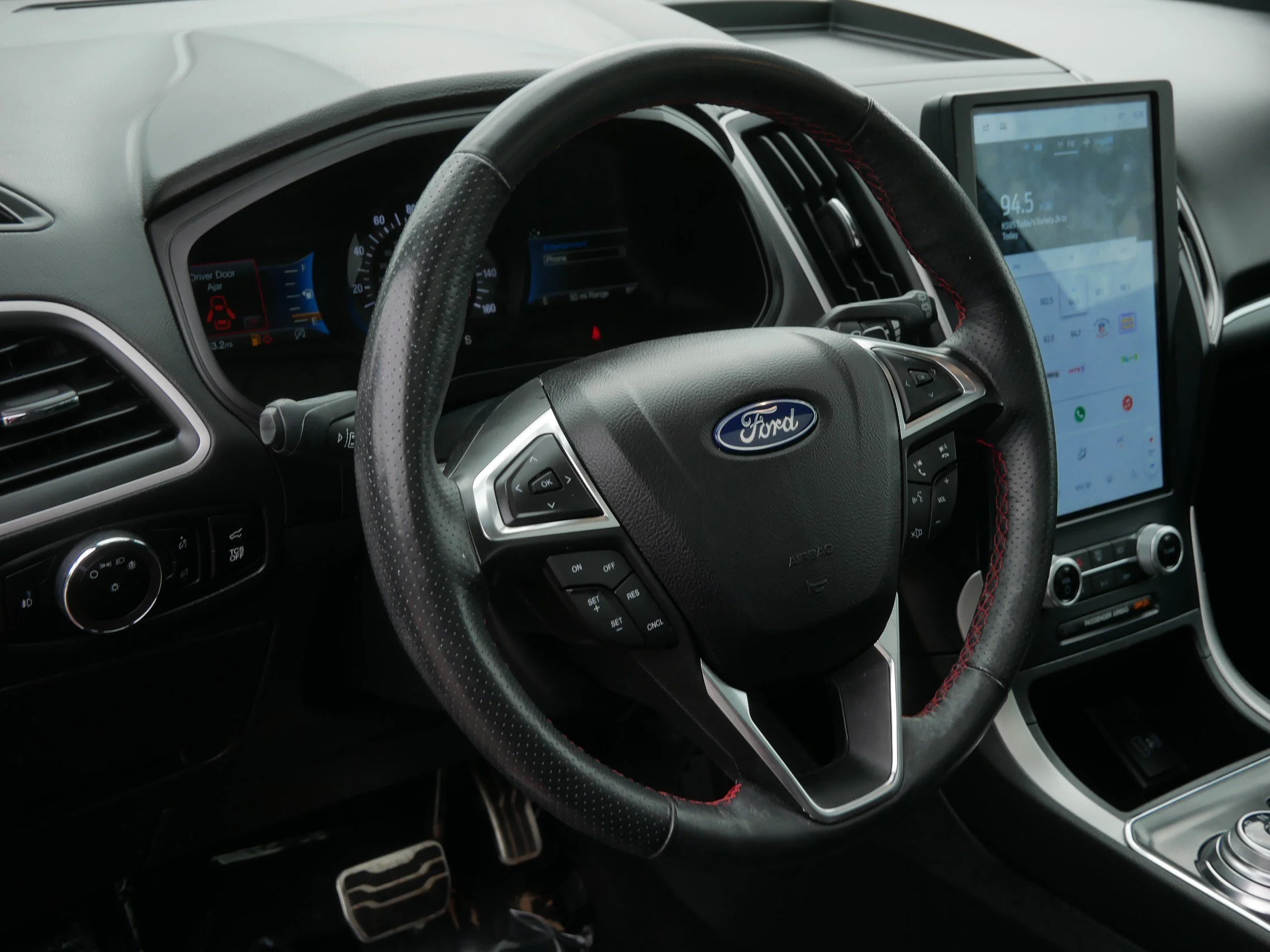 Used 2024 Rapid Red Metallic Tinted Clearcoat Ford SEL image 17