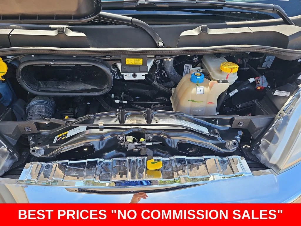 Used 2025 White Ram Base image 31
