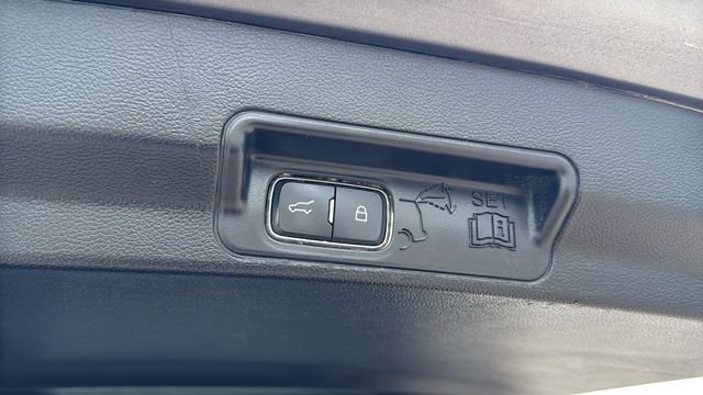 Used 2022 Gray Ford XLT image 10
