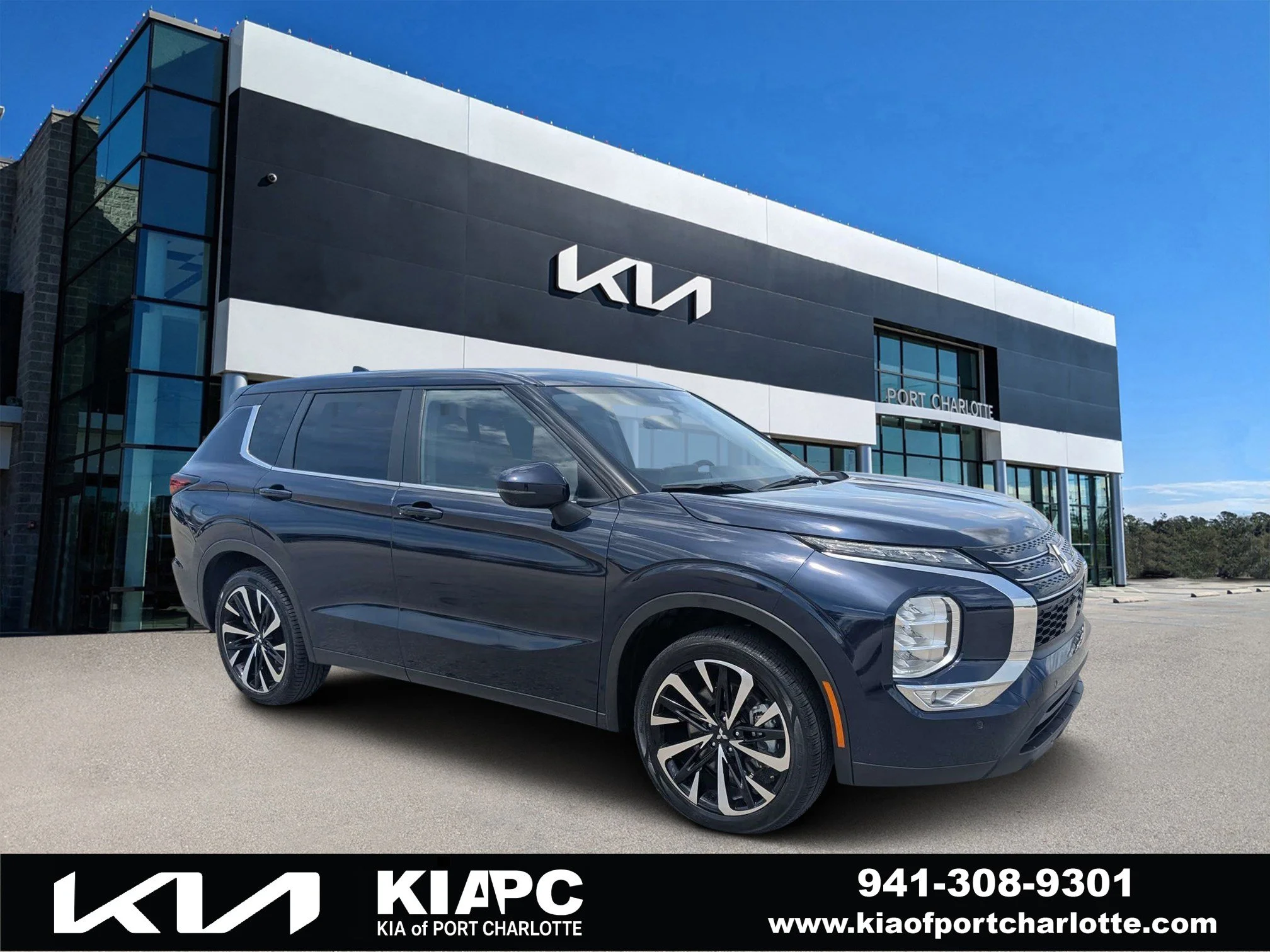2024 Mitsubishi Outlander SE Black Edition 2WD's photo