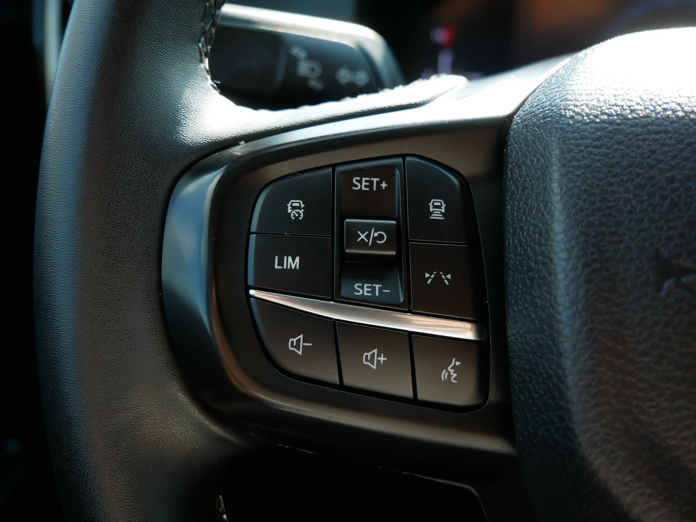 Used 2024 Cactus Grey Ford XLT image 30