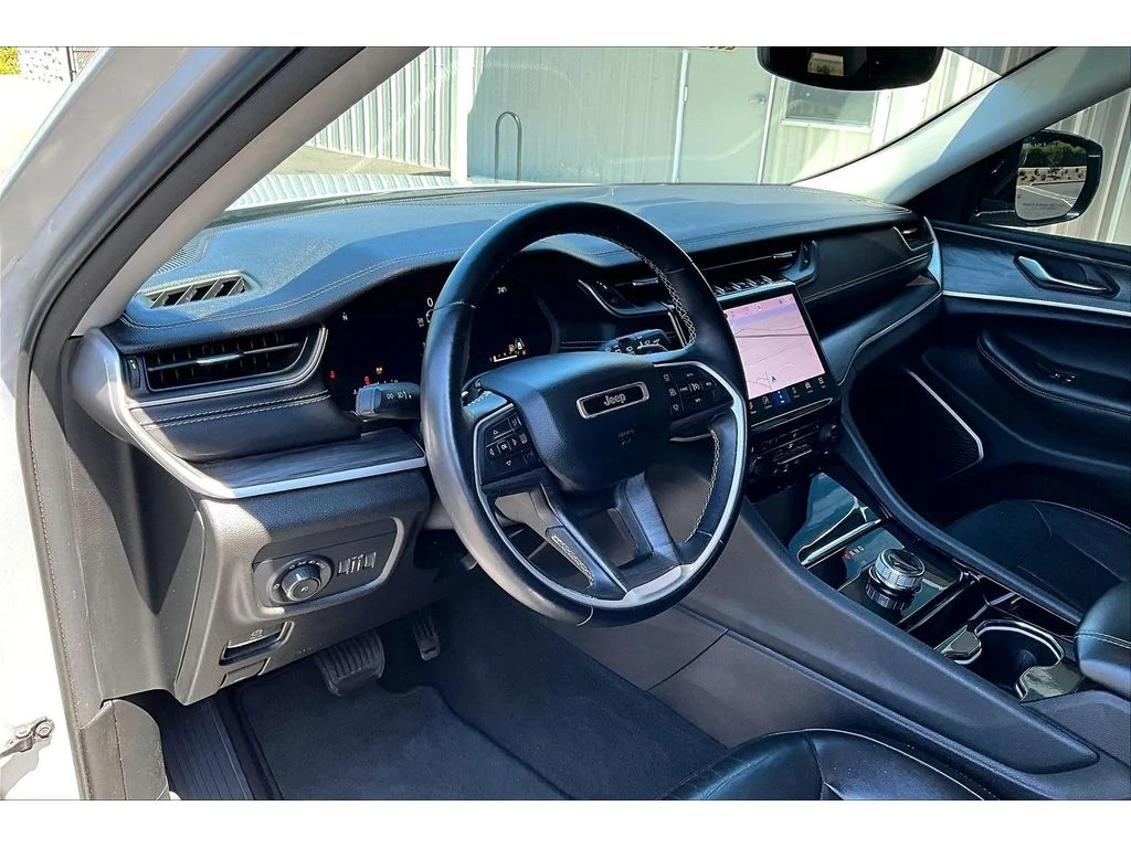 Used 2022 Silver Zynith Jeep Limited image 14