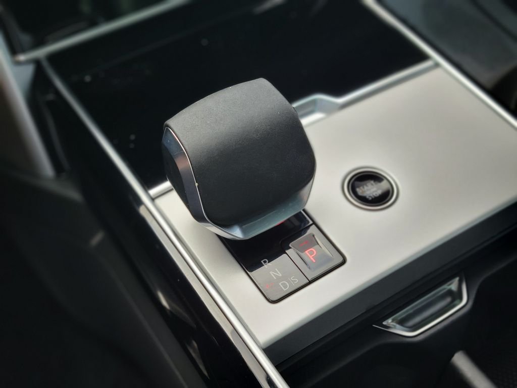 Used 2026 White Land Rover SE image 30