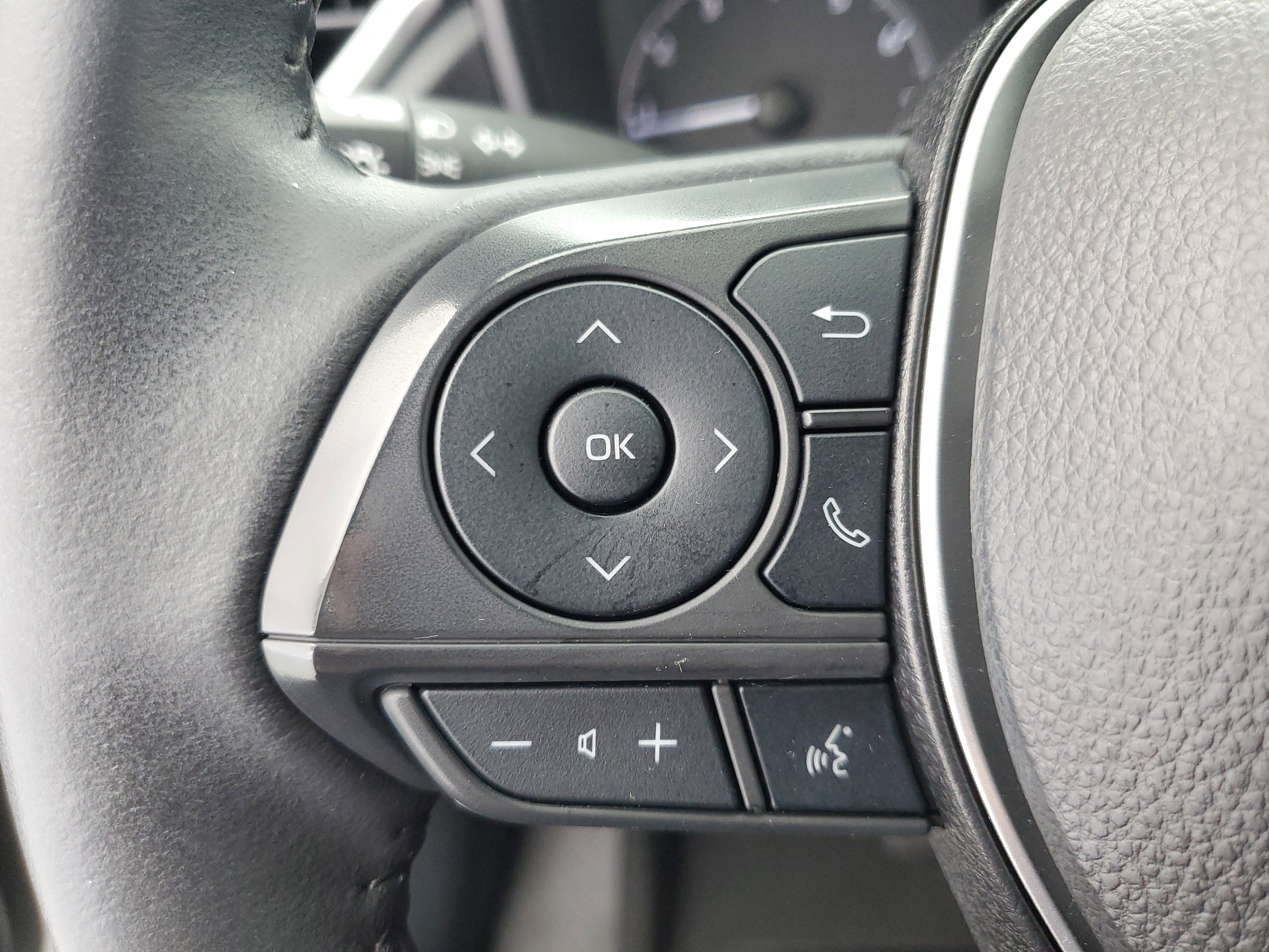 Used 2024 Wind Chill Pearl Toyota LE image 23