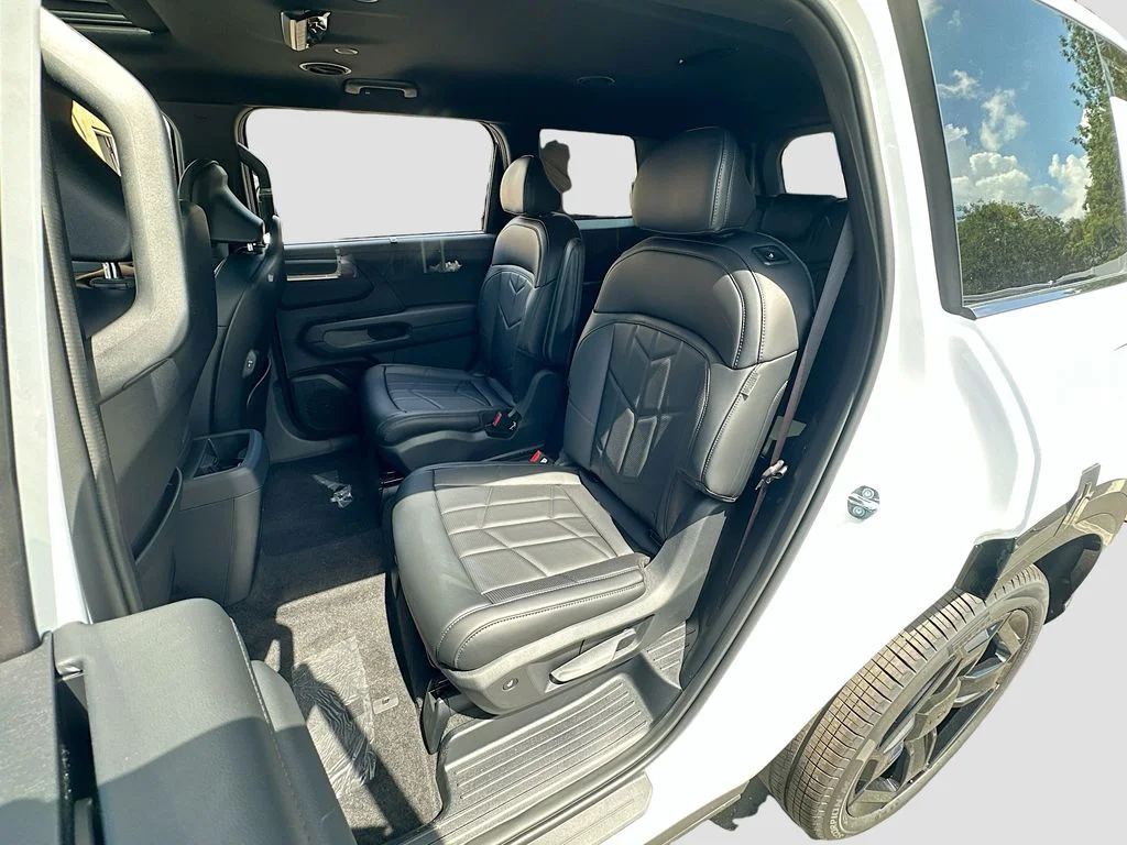 New 2027 Glacial White Pearl Kia X-Line EX image 25