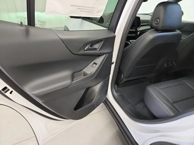 New 2027 White Chevrolet LT image 24