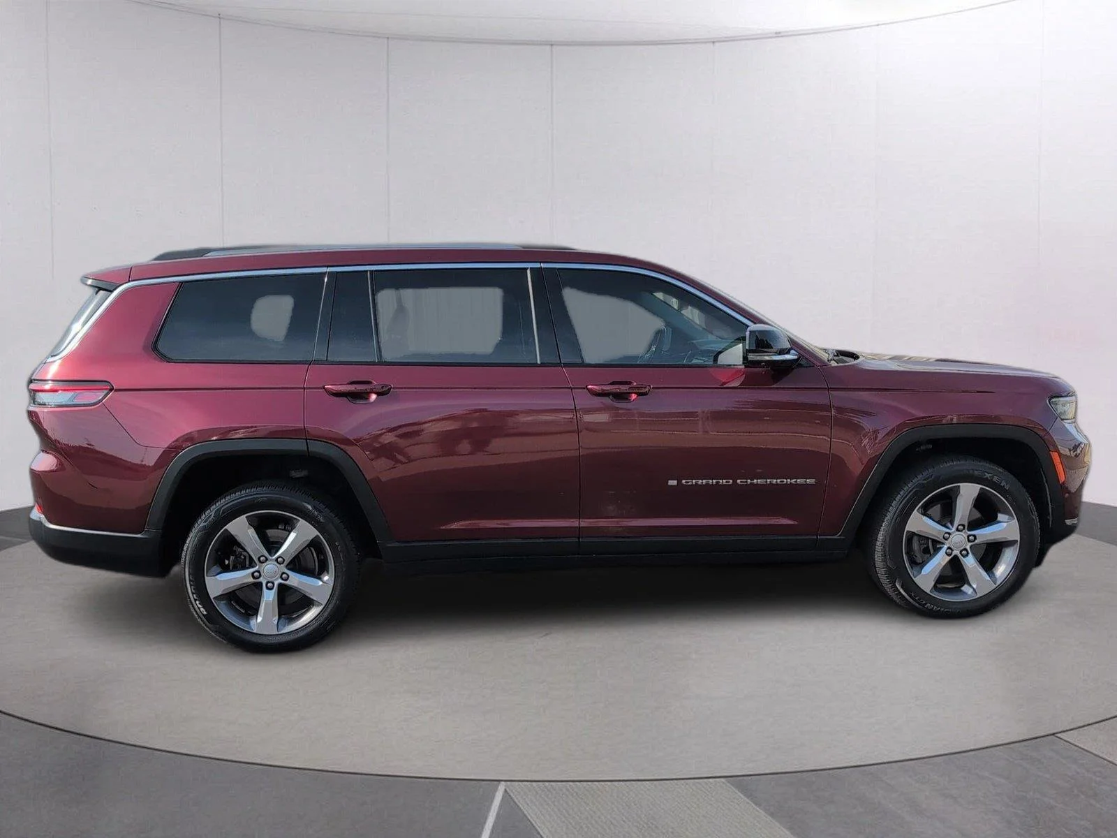Used 2021 Velvet Red Pearlcoat Jeep Limited image 8