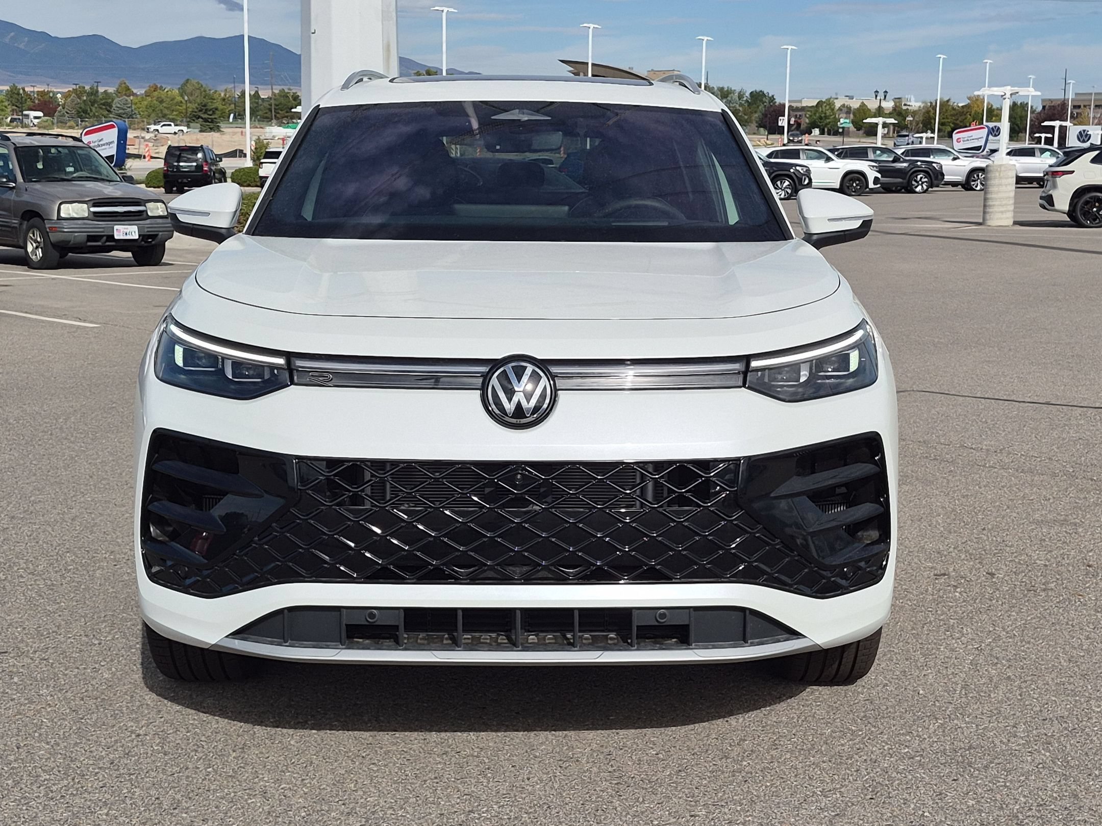 New 2026 Opal White Pearl Volkswagen SEL R-Line Turbo image 9