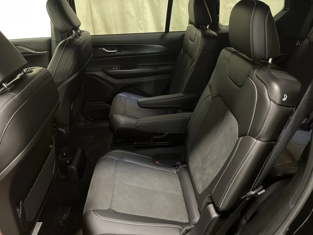 2025 Jeep Grand Cherokee L Altitude - Photo 12