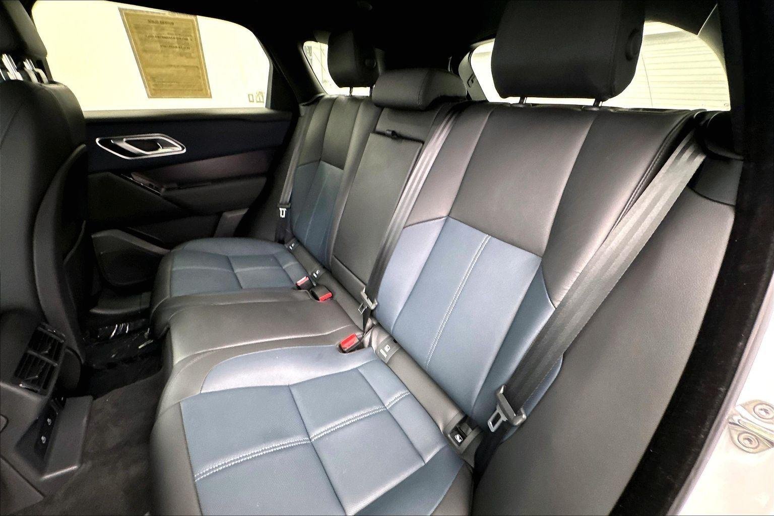 New 2026 Ostuni Pearl White Premium Metallic Land Rover Dynamic SE image 10
