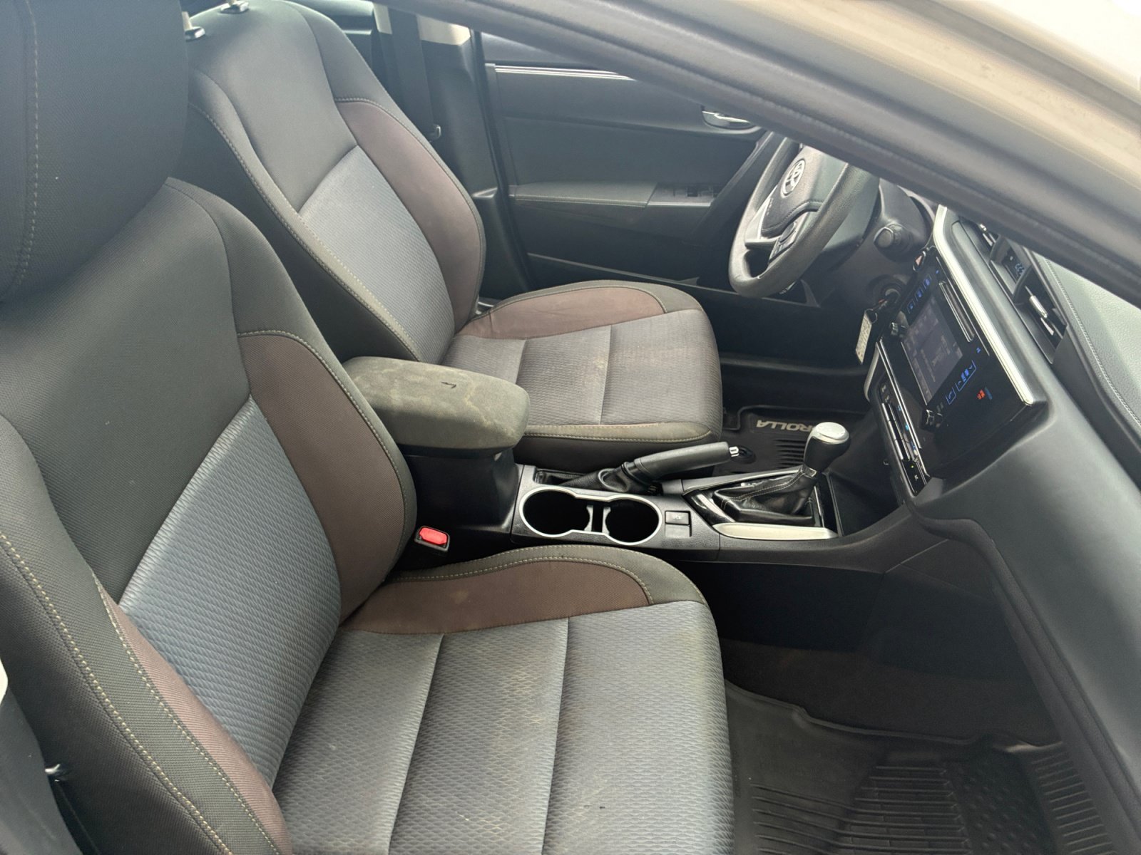 Used 2018 Classic Silver Metallic Toyota LE image 29