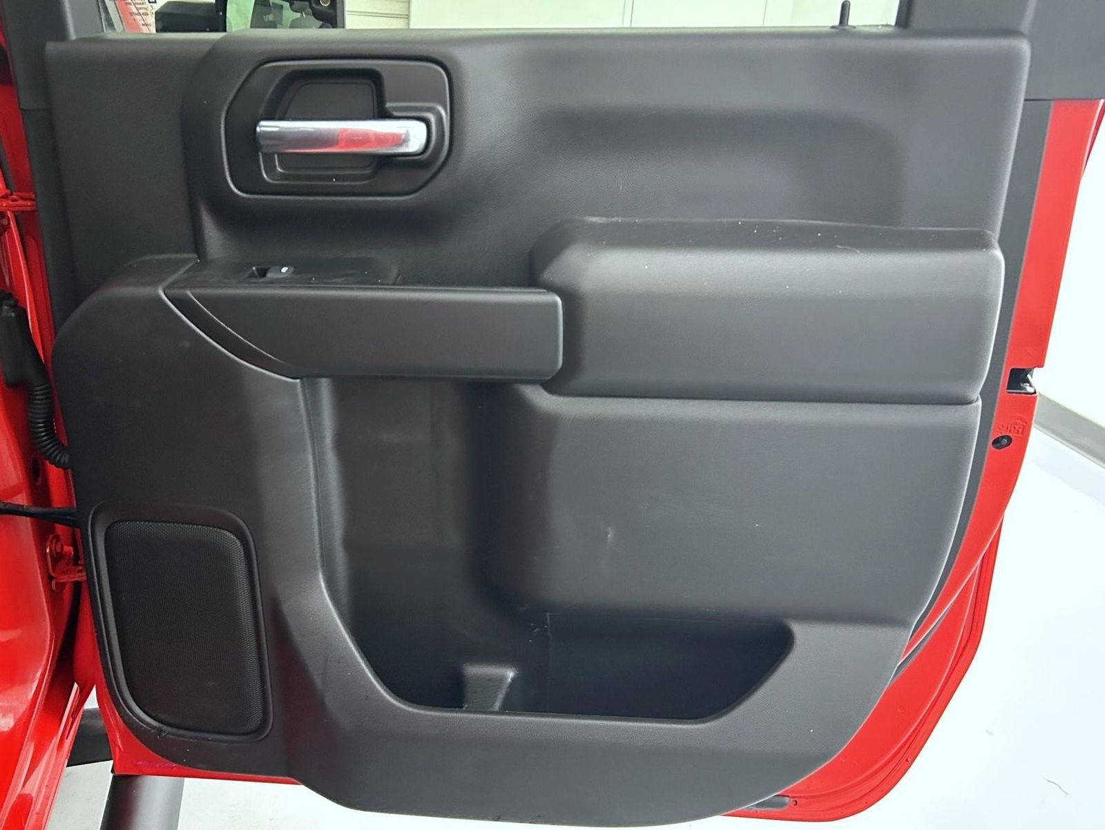 Used 2023 Red Chevrolet Custom image 17