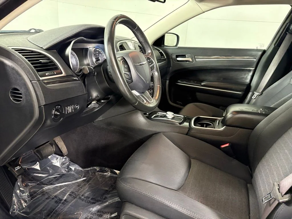 Used 2019 White Chrysler Touring image 22
