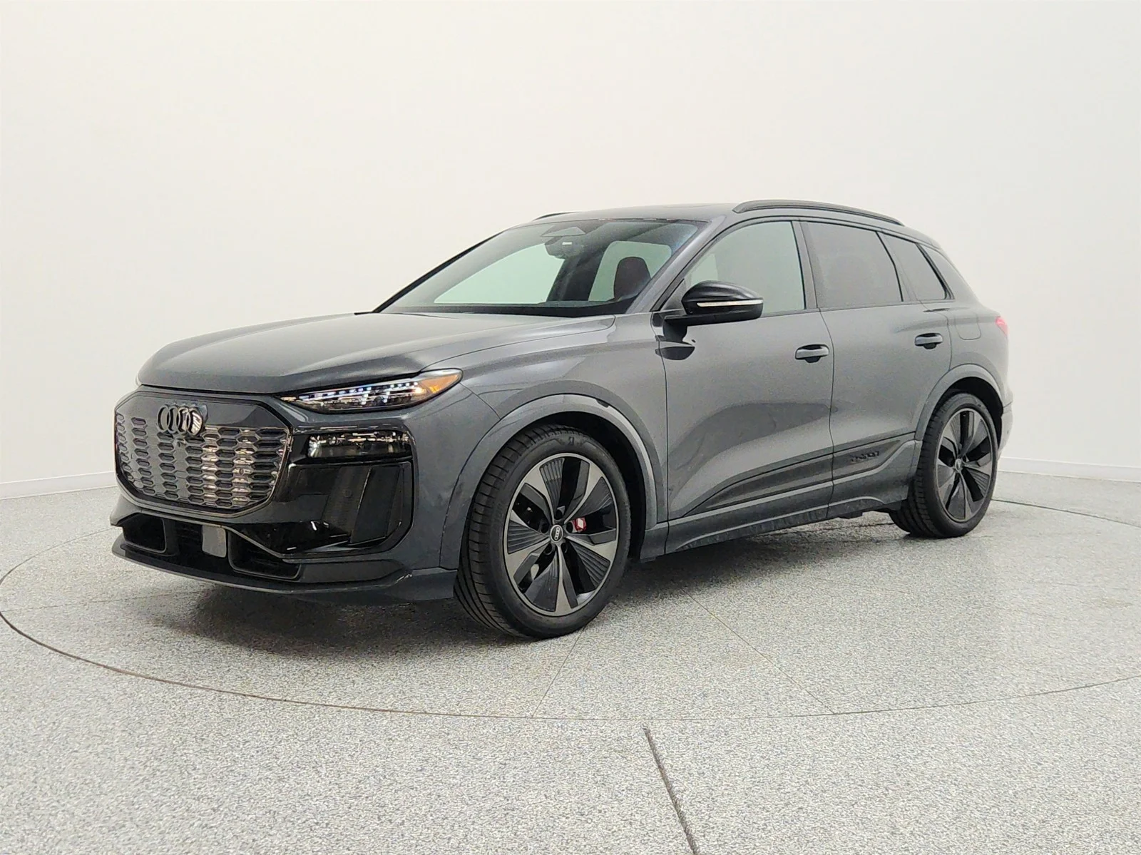 2025 Audi SQ6 e-tron Prestige quattro's photo