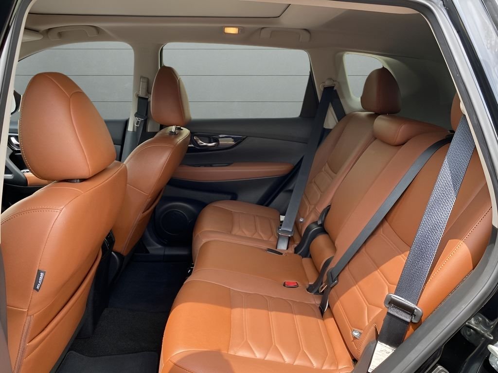 Used 2019 Magnetic Black Pearl Nissan SL image 15