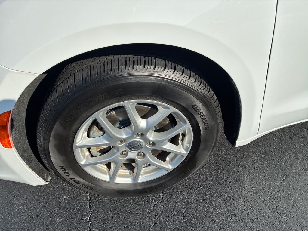 Used 2022 White Chrysler LX image 9