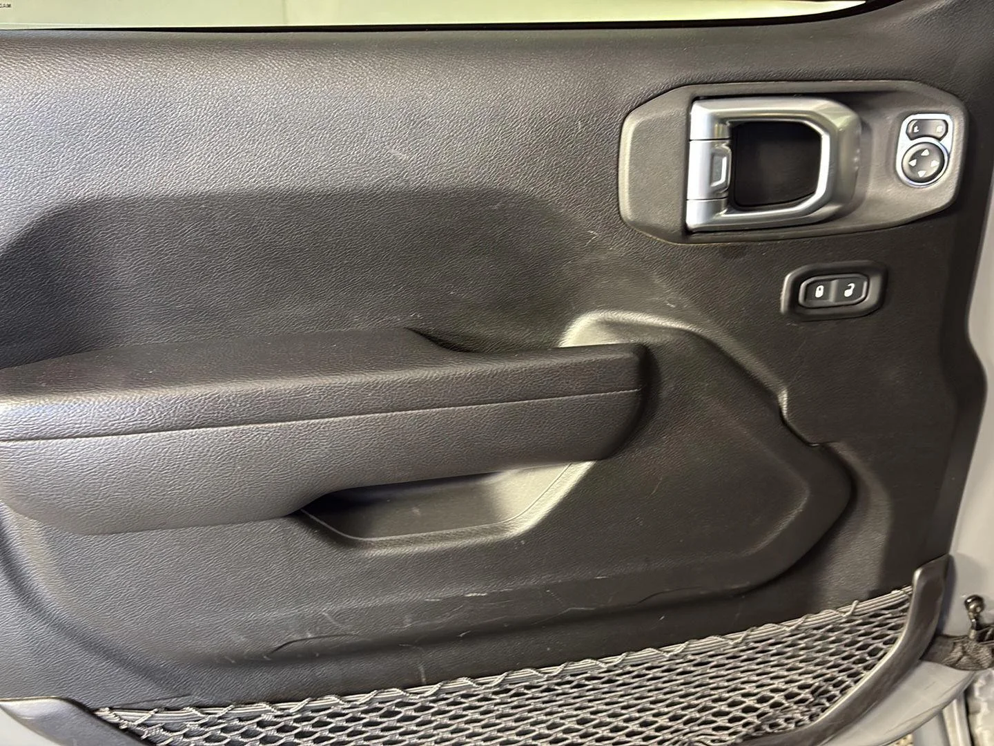 Used 2023 Sting-Gray Clearcoat Jeep Rubicon image 28