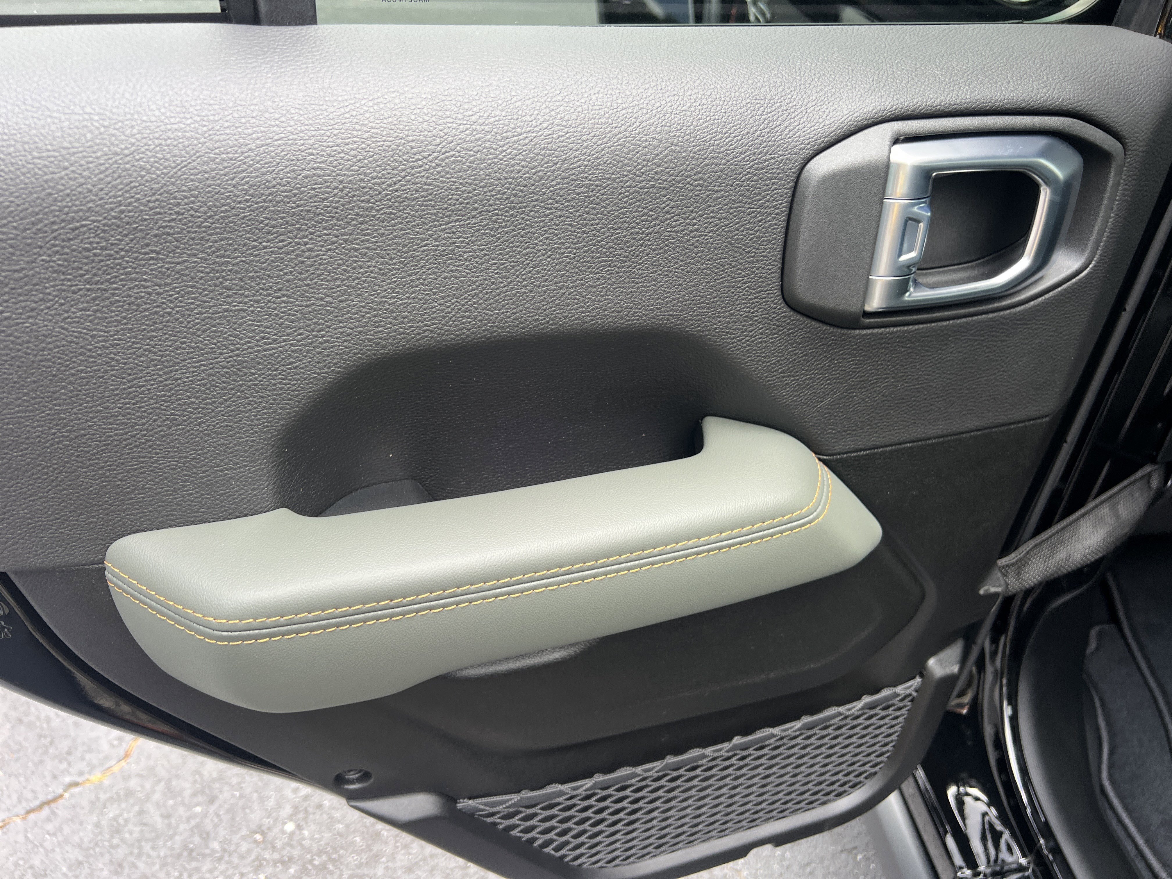 New 2026 Black Clear-Coat Exterior Paint Jeep Mojave X image 19