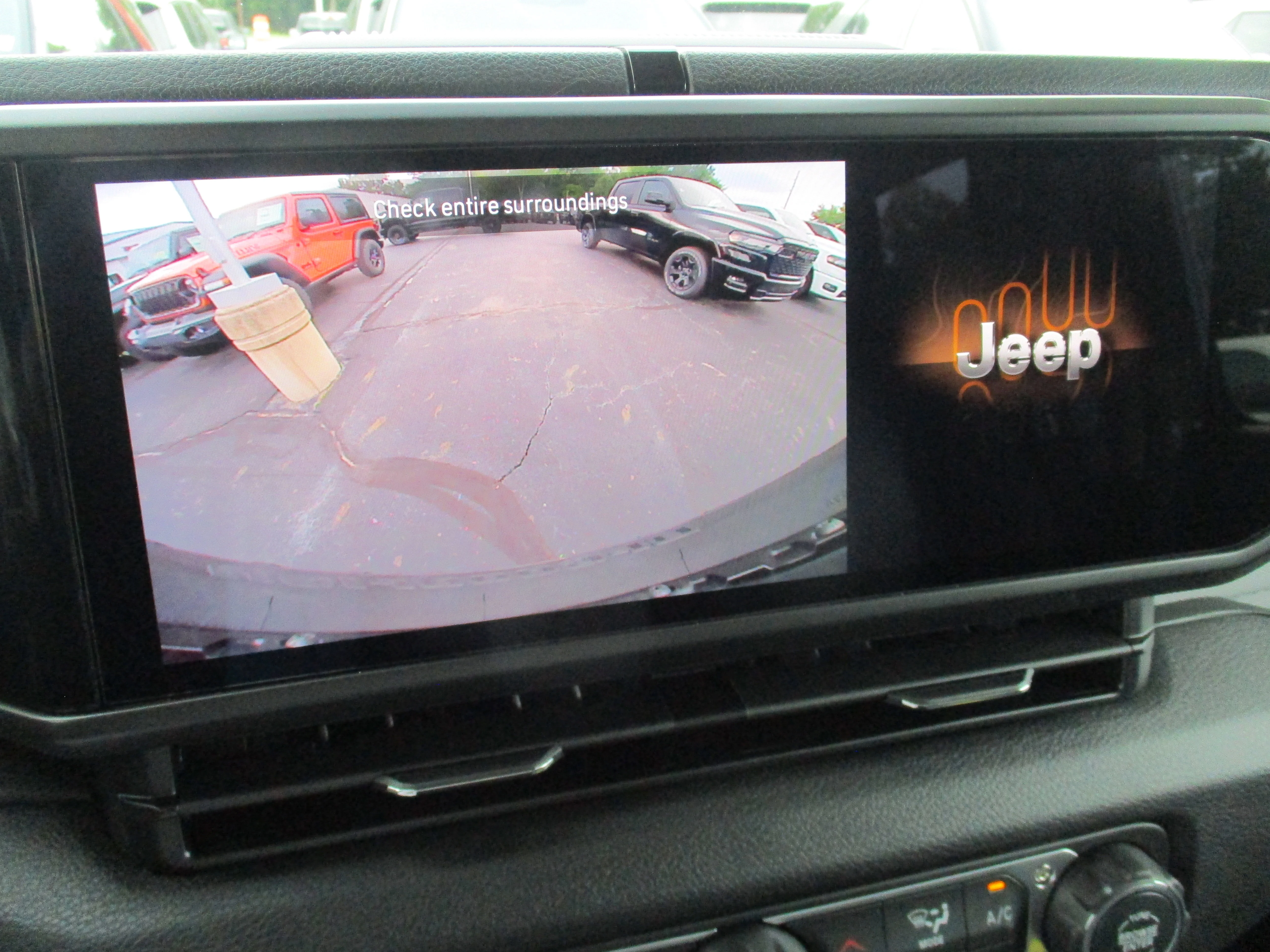 2025 Jeep Wrangler 2-Door Willys - Photo 23
