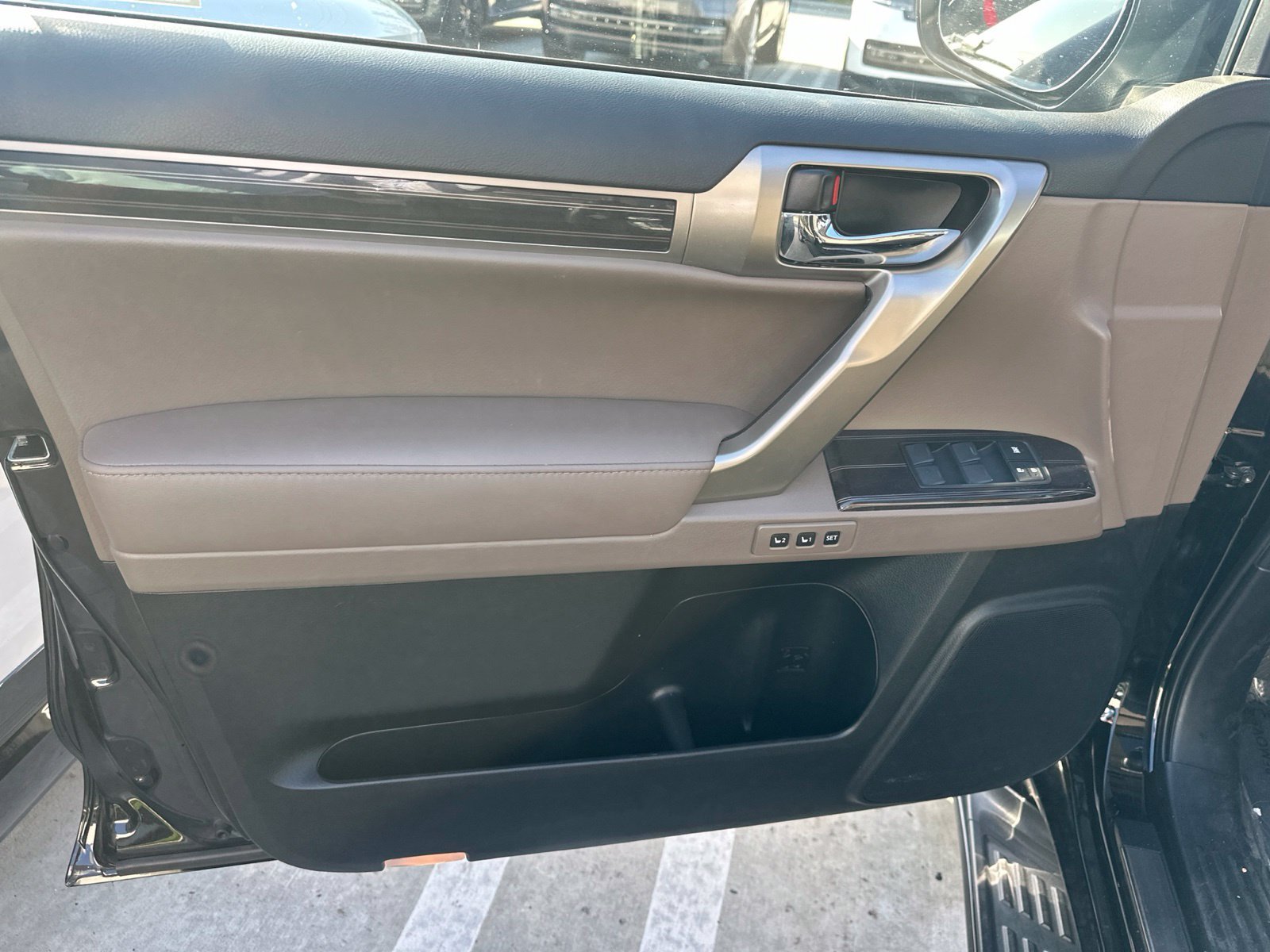 Used 2021 Onyx Black Lexus 460 image 17