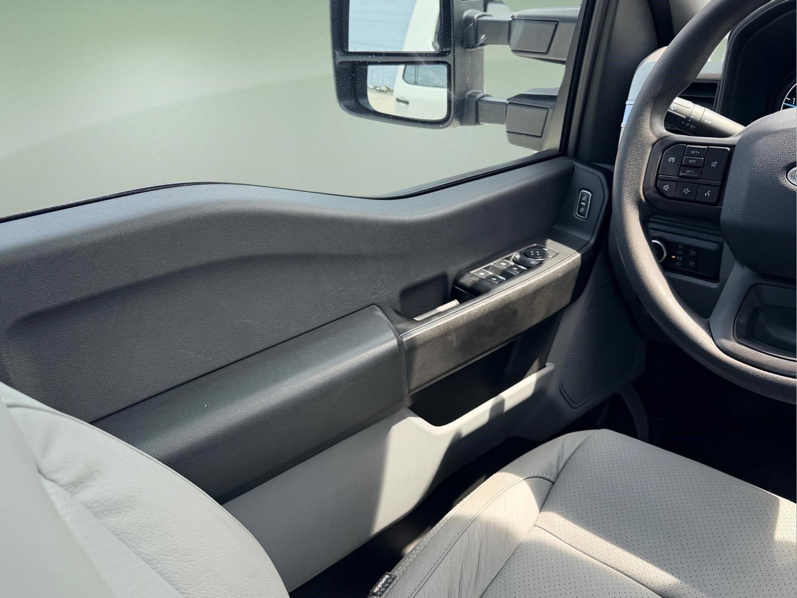 Used 2024 Oxford White Ford XL image 26