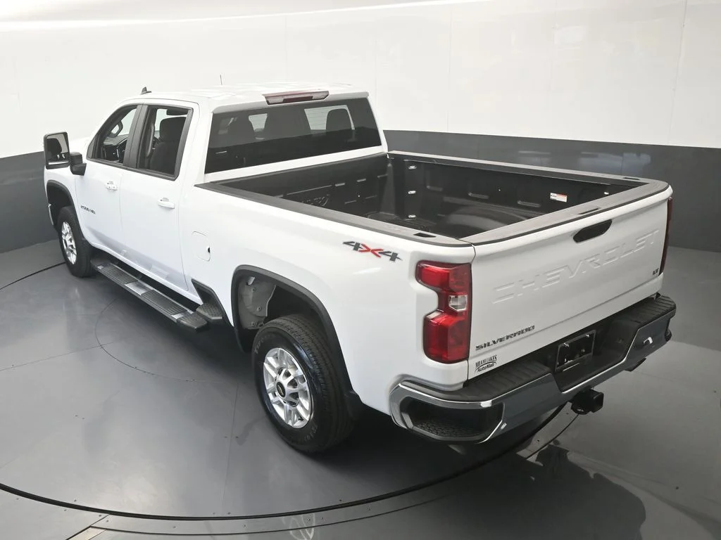 Used 2025 Summit White Chevrolet LT image 54